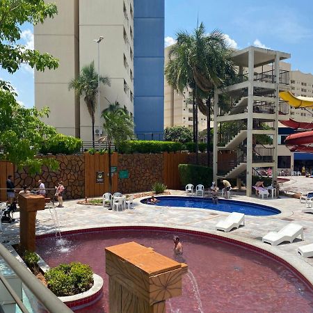 SUÍTE PARA ATÉ 4 PESSOAS EM GOLDEN DOLPHIN GRANDE HOTEL PISCINA 24h Caldas Novas Esterno foto